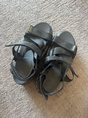 Dr. Martens Women’s Adult Kimber II size 5